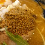 Niboshi Ramen Hitsu - 煮干し粉がたっぷり乗ってます(-ω☆)ｷﾗﾘ