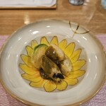 さか本 鮨 - あわびと芽キャベツの肝バターソテー