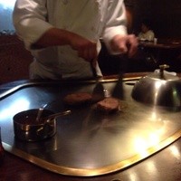 ステーキ　ロン - 連れのハンバーグを調理中。