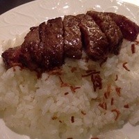 ステーキ　ロン - 見てこのステーキ肉！これ、ホントに柔らかいやつだよ。