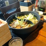 しゃぶ葉 - お腹ペコペコ！仕切り鍋　左はすきだし､右は白だし