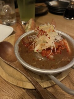Kakunimaru - キムチのせ豚ソーキの味噌煮込み＆ガーリックトースト