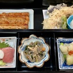 割烹 蒲焼 大沼 - 豪華おかずたち　久しぶりの太い海老天に感動