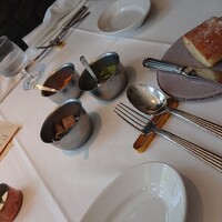 レストラン アルティザン（restaurant Artisan） - 蓮根のアンチョビとオリーブあえ、スナップエンドウのマヨネーズあえ、など。