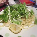 B級酒場まっちゃげ - エビ（バナメイ？）のパスタ