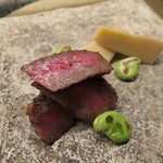 六雁 - 石垣牛の炭火焼　寒筍と空豆の油焼き