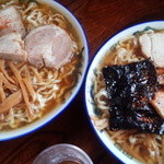 ケンちゃんラーメン - 右は、私が食べた小盛の中華そばです♡左は、夫が食べた中華そば普通盛★