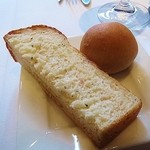 RISTORANTE LAGO - フォカッチャと全粒粉パン