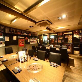 Can reserved for 28 people or more! It's an open space, so you can move between seats easily♪