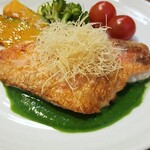 キッチン ブルー グローブ - 正面から、ほうれん草とアンチョビのソースは、ブリティッシュレイシンググリーン色