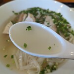 Pho Aki - スッキリとしたスープ、ちょっぴり濃いめな塩梅。