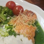 キッチン ブルー グローブ - 金目鯛ポワレを