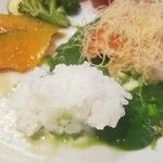 キッチン ブルー グローブ - ご飯にたっぷりソースを吸わせる