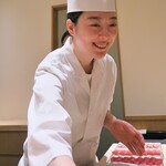 鮨 めい乃 - 締めの写真はやっぱり笑顔のめいちゃんで。