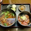 楽庵 - 温かいそばのセット（まぐろ漬丼） ¥1,200