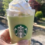 スターバックスコーヒー - 中庭でメロンフラぺ飲みました♪