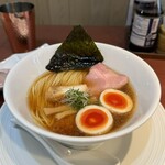 酒肴場 屯 - 津軽煮干し中華蕎麦（味玉入り）¥950