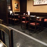 相州鳥ぎん - 渋い店内。