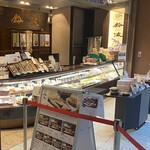 Suzunami - 粕漬けやお弁当の売り場横から店内へ