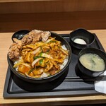 Densetsu No Sutadonya - 合盛り 牛ホル豚バラ焼肉丼（1580円）飯増し（180円）