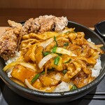 Densetsu No Sutadonya - 合盛り 牛ホル豚バラ焼肉丼（1580円）飯増し（180円）