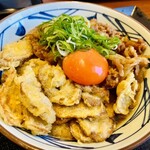 Marugame Seimen - 牛すきこぼ天ぶっかけ（冷） 890円