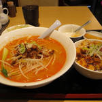 鴻元食坊 - サービス定食（担担麺＋マーボー豆腐丼）