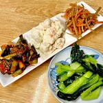 大衆食堂 火成 - 20240411副菜と小松菜のナムル（サービス）