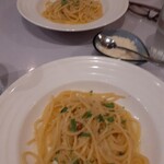 ANTICA OSTERIA CARNEYA - 1人前を半部づつ2皿で提供して下さる嬉しいサービス♪