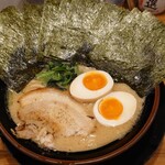 松田家 - 料理写真:豚骨醤油味玉