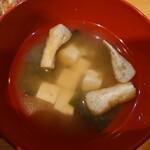 洋食堂やましげ - この味噌汁は不思議なほどのおいしさ