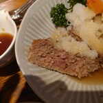 洋食堂やましげ - ナイフでカットした断面