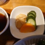 洋食堂やましげ - おしんこはきゅうり　人参　生姜？