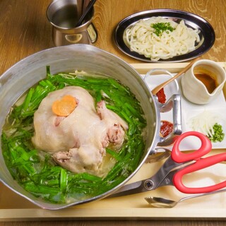 A dynamic Dakgalbi hotpot packed with collagen.