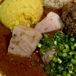 吉田カレー  - 千葉県産マーガレットポークもも角切りローストポーク