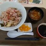 カツオたまご食堂 - スタミナ豚丼（味噌汁付）