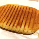 軽井沢フラットブレッズ - カマンベールとチェダーのチーズパニーニ