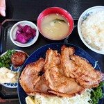 北海ラーメン 蝦夷 - すごいボリュームな生姜焼き定食