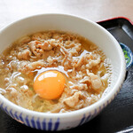 おうどん 瀬戸晴れ - 肉うどん+生卵