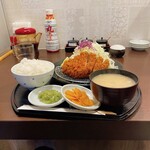 とんかつ 和栗 - 【上ロース定食】(¥1700)+【きざみわさび】(¥100)