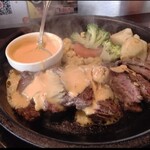 いきなりステーキ - チーズソースをたっぷり掛けて！