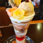CAFE CUPOLA mejiro - 花月に実るりんごパフェ