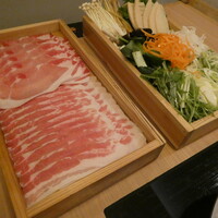 出汁しゃぶおばんざい おかか 市ヶ谷 - 黒豚のしゃぶしゃぶ+野菜