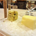 ラ・ベ - ボルディエ・バター。 　　美味しかったので、１Fのショップで購入した。