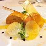 ラ・ベ - 鴨のフォワグラのテリーヌ　ポルトとバニュルス オニオンのペタル　サフラン風味
      　ヤーコン　シトラスとカカオのサヴール