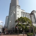 ラ・ベ - ザ　リッツ・カールトン大阪　　梅田阪神第1ビル　地上40階地下5階 　設計：竹中工務店