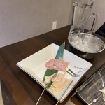 炭火焼肉 にく式 - 左から　シマチョウ　上ガツ