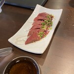 炭火焼肉 にく式 - 牛ハツ刺し