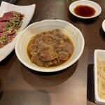 炭火焼肉 にく式 - 牛煮込み