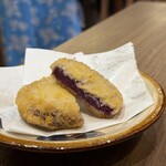 Okinawa Sakaba Junimaru - 紅芋コロッケ